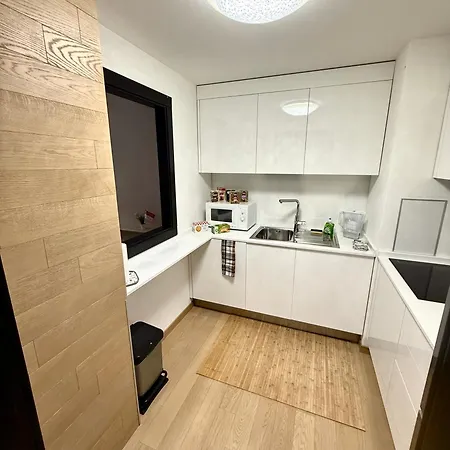 Appartement Monaco, Elegant & Quiet Renovated Apartment, In Fontvieille District, With Terrace & Pool, 15min Walk To Port Hercule Monte Carlo