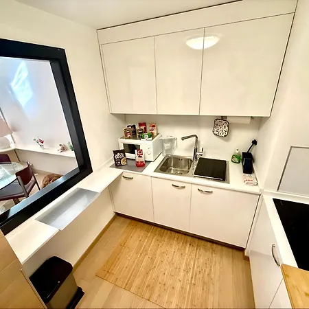 Appartement Monaco, Elegant & Quiet Renovated Apartment, In Fontvieille District, With Terrace & Pool, 15min Walk To Port Hercule *